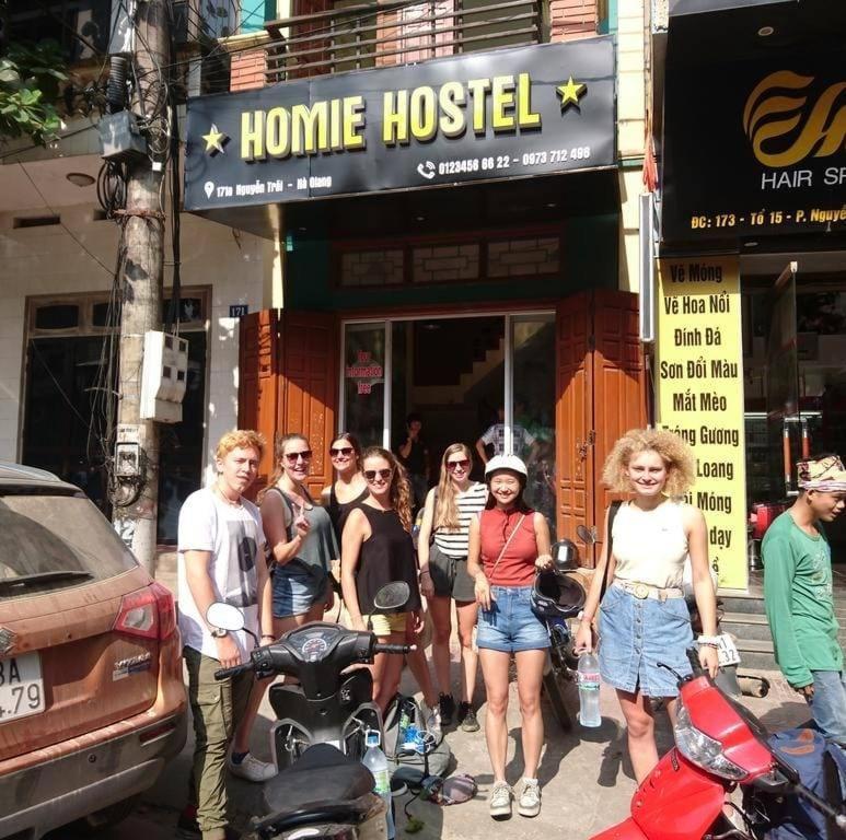 Homie Hostel & Tour Ha Giang Extérieur photo